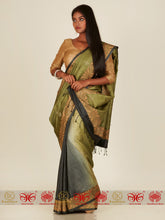 Load image into Gallery viewer, Silent Night - Saree