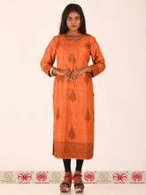 Load image into Gallery viewer, Narangi - Tussar Kurta
